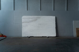 Gloria White 2cm Polished Quartzite Blk#2404 (SLAB#1)(4)