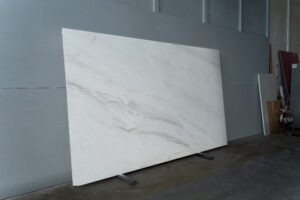 Gloria White 2cm Polished Quartzite Blk#NP003